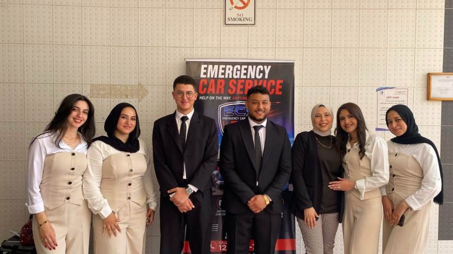 طلاب معهد التكنولوجيا بالعاشر من رمضان ينفذون مشروعًا مبتكرًا لخدمات الطوارئ المتنقلة وصيانة السيارات على الطرق