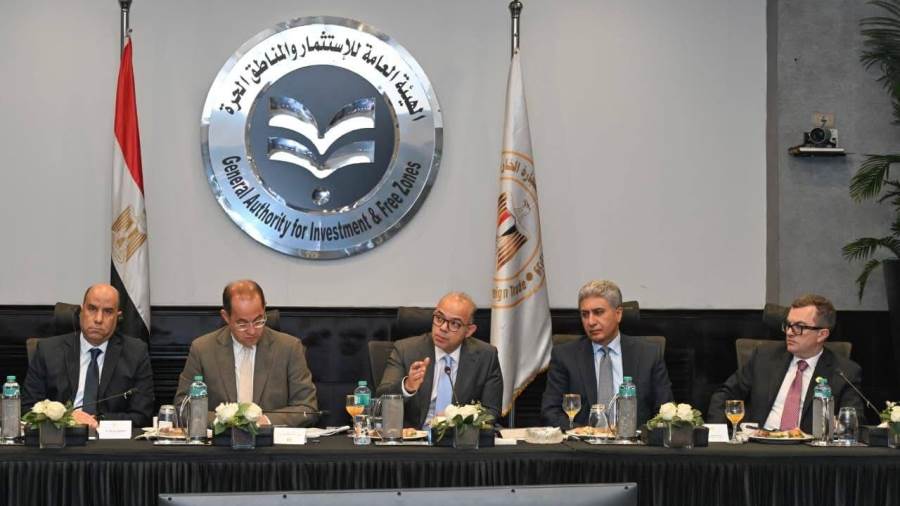 اثناء اللقاء