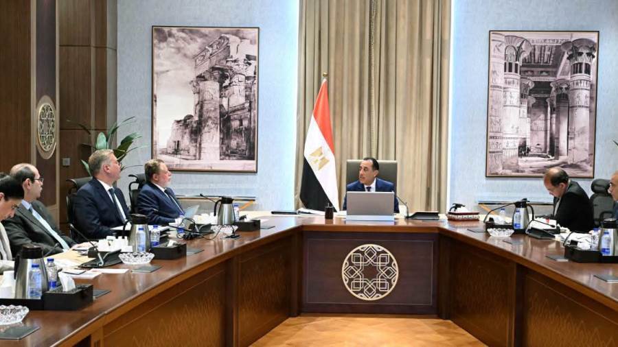 رئيس الوزراء يتابع جهود زيادة المخزون الاستراتيجي من المنتجات البترولية بحضور محافظ البنك المركزي 