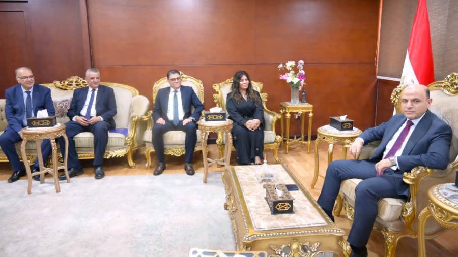 اثناء اللقاء