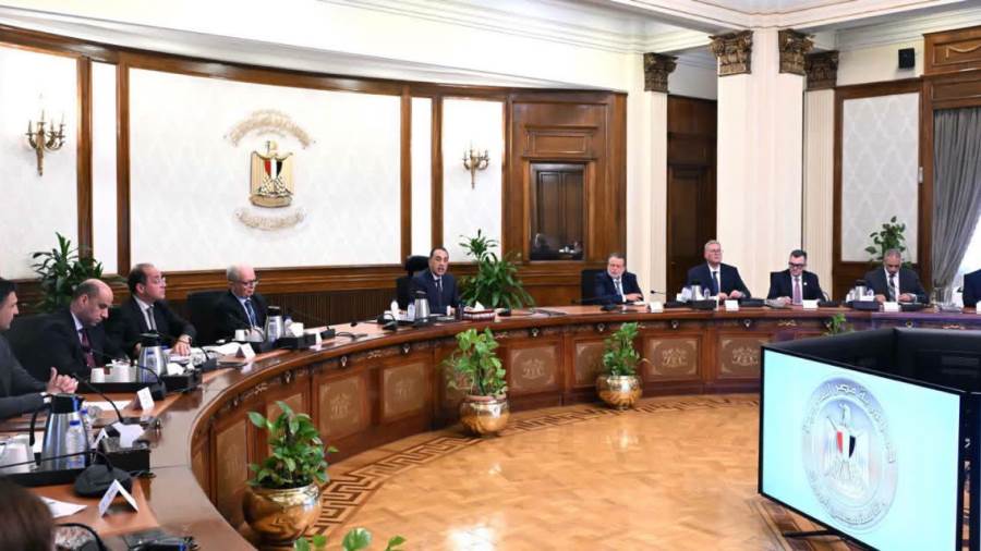 رئيس الوزراء يترأس اجتماعًا لمتابعة إعداد البرنامج الاقتصادي الوطني لمرحلة ما بعد برنامج الإصلاح الاقتصادي مع صندوق النقد الدولي رئيس الوزراء يترأس اجتماعًا لمتابعة إعداد البرنامج الاقتصادي الوطني لمرحلة ما بعد برنامج الإصلاح الاقتصادي مع صندوق النقد الدولي
