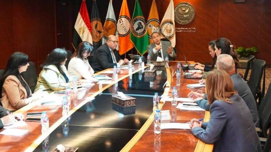 إسلام عزام يبحث مع وفد البنك الدولي مستجدات تطوير سوق رأس المال وخطط "الشورت سيلينج" و"صانع السوق"