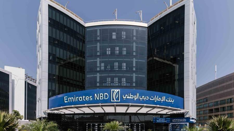 ماذا يعني استحواذ بنك الإمارات دبي الوطني على أعمال الخدمات المصرفية للأفراد التابعة لـ HSBC مصر؟.. قراءة في أبعاد الصفقة وتأثيرها على السوق