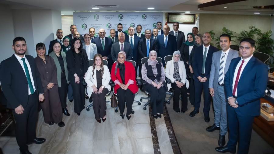 جانب من فعاليات تكريم موظفي قطاع التجزئة المصرفية