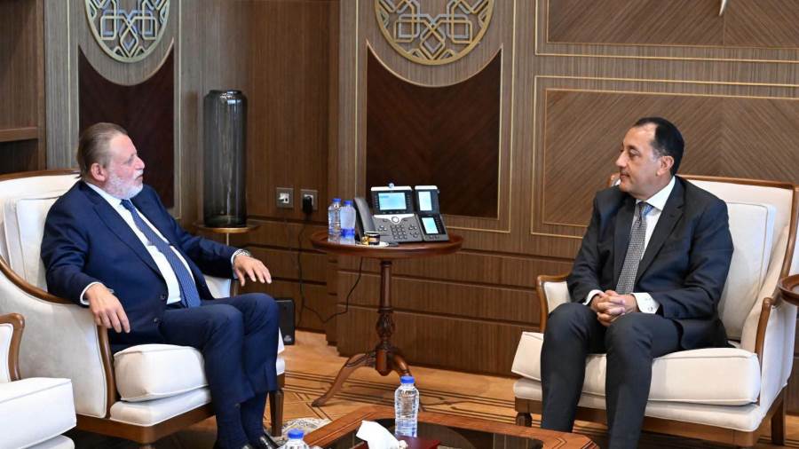 الدكتور مصطفى مدبولي رئيس الوزراء وحسن عبدالله محافظ البنك المركزي