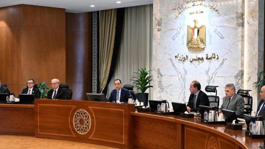 رئيس الوزراء يستعرض محاور جلستي حوار بشأن "موارد النقد وإدارة الدين" و"ملامح البرنامج الاقتصادي المصري حتى 2030"