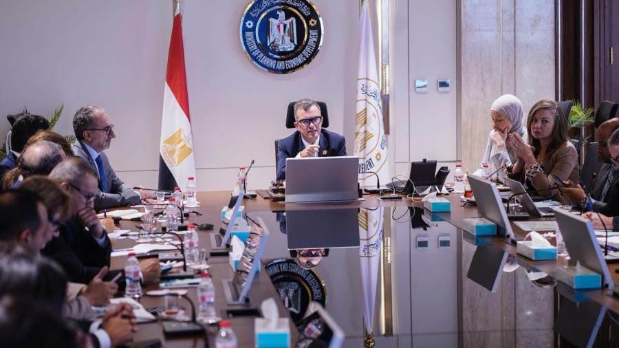 وزير التخطيط والتنمية الاقتصادية يستعرض التطورات الاقتصادية وملامح البرنامج الوطني للتحول الاقتصادي مع مؤسسات التمويل ووكالات التصنيف الدولية وزير التخطيط والتنمية الاقتصادية يستعرض التطورات الاقتصادية وملامح البرنامج الوطني للتحول الاقتصادي مع مؤسسات التمويل ووكالات التصنيف الدولية