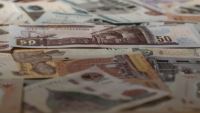 بعد نفي وجود عملة الـ50 جنيه المزيفة.. إزاي تعرف الفلوس الأصلية؟