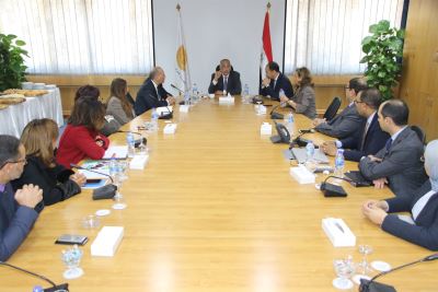 صور| محافظ البنك المركزي في جولة تفقدية للمعهد المصرفي