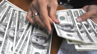 استقرار الدولار الأمريكي أمام العملات الرئيسية مع ترقب تطورات تجارية