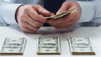 الدولار يتراجع لمستوى 16.95 جنيه