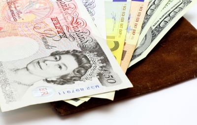 الإسترليني يرتفع قرب أعلى مستوى في 3 أسابيع