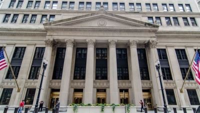 كبرى البنوك الأمريكية تحذر من تأثير خفض معدلات الفائدة على أرباحها