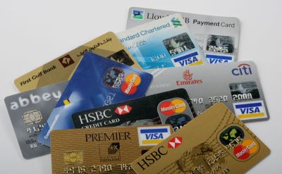 عبر بصمة الأصبع والصوت.. بنوك الإمارات تتجه إلى تطوير إجراءات حماية بطاقات الائتمان