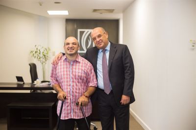 بنك الإمارات دبي الوطني - مصر يدعم الفنان المصري- الأرميني "كيكو"  ذوي القدرات الخاصة