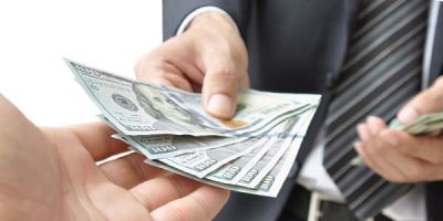 إنفوجرافيك| فقد 196 قرشا من قيمته .. رحلة الدولار أمام الجنيه المصري منذ التعويم