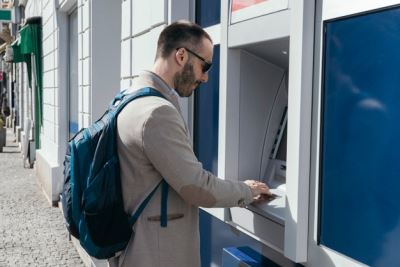 تعرف على الحد الأقصى للسحب الكاش يوميا من ماكينات الصراف الآلي في 7 بنوك