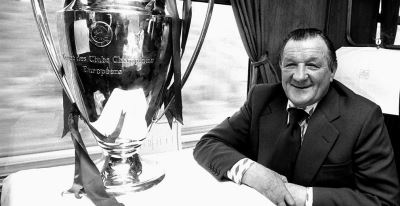 بنك ستاندرد تشارترد يحتفل بصاحب الأرقام القياسية في نادي ليفربول 