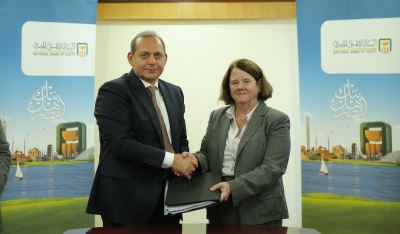 "الأهلي المصري" و "الأوروبي لإعادة الإعمار" يوقعان حزمة تمويلية بـ 150 مليون دولار