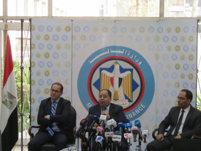 وزير المالية: تكليفات رئاسية بتحسين أجور العاملين بالدولة فى الموازنة الجديدة
