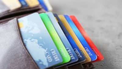 8 مزايا لبطاقة الخصم المباشر بالدولار الأمريكي من EGBANK