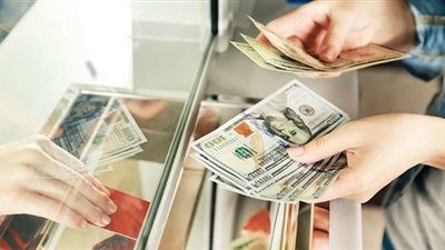 استقرار سعر الدولار في 32 بنكًا بختام تعاملات اليوم الأربعاء