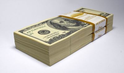 استقرار سعر الدولار في 34 بنكًا بمستهل تعاملات اليوم الإثنين