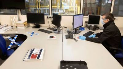 3 بنوك عالمية كبرى تسمح برجوع الموظفين تدريجياُ للعمل من المكاتب