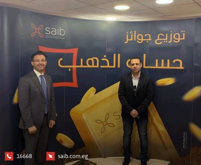 تسليم الجائزة للفائز السادس بـ 5 جنيه دهب من بنك "SAIB"