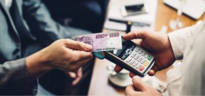 المركزي يسمح للبنوك بتملك أسهم شركات الدفع الإلكتروني دون حد أقصى