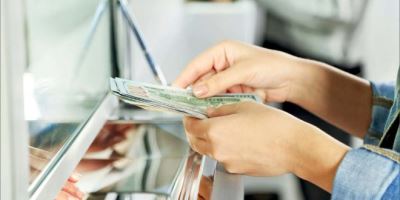 الدولار يتراجع 4 قروش.. والجنيه ضمن العملات الأفضل أداءً في 2020