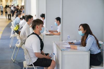 البنوك الصينية تستعين بعشرات الآلاف من حديثي التخرج لإنقاذ الاقتصاد