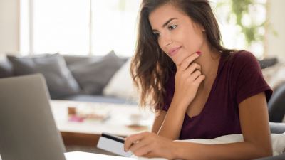 بطاقة ميزة مسبقة الدفع من المصرف المتحد «التفاصيل وطرق الحصول عليها»