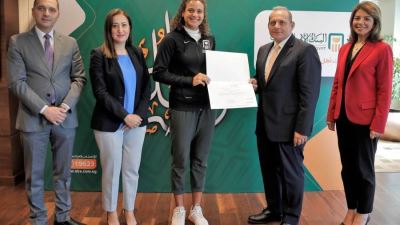 البنك الأهلي يكرم بطلة التنس المصرية ميار شريف