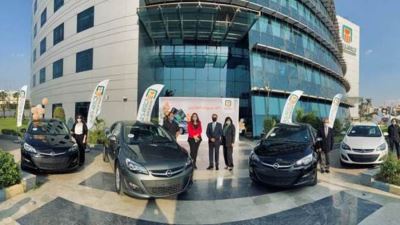 البنك الأهلي يسلم جوائز الفائزين بـ6 سيارات في الحملة الترويجية لبطاقات الائتمان