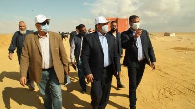 رئيس البنك الزراعي يتفقد أراضي المغرة ويلتقي مستثمري المليون ونصف فدان «صور»