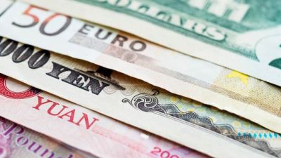 أسعار العملات اليوم الإثنين: تراجع اليورو والإسترليني والريال السعودي