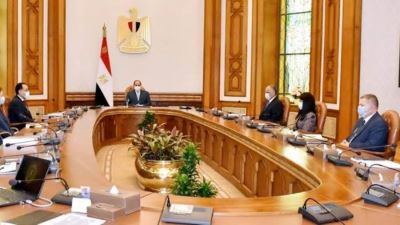 الرئيس السيسي يبحث مع محافظ المركزي تطور عملية رقمنة النظام المصرفي