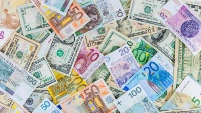 أسعار العملات اليوم الثلاثاء: تراجع الإسترليني واليورو واستقرار الريال السعودي