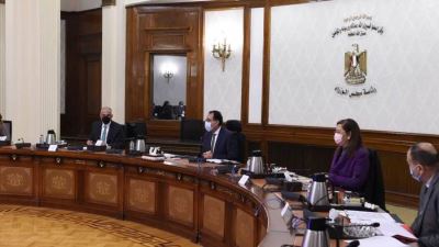 رئيس الوزراء يستعرض إستراتيجية المركزي للأمن السيبراني وخدمات الدفع والتحصيل الإلكتروني