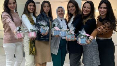 العربي الإفريقي يقدم هدايا لموظفات البنك احتفالاً باليوم العالمي للمرأة «صور»