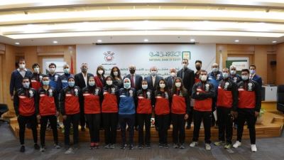 البنك الأهلي يكرم أبطال العالم لتجديف الصالات الافتراضية 2021 «صور»