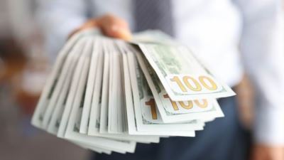 سعر الدولار اليوم الإثنين 5-4-2021 بختام التعاملات في البنوك