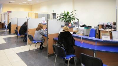 البنوك تبدأ العمل بالمواعيد الجديدة خلال رمضان غدًا الثلاثاء