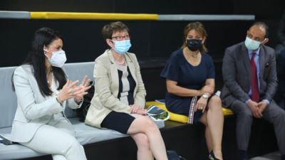 المشاط ورئيسة البنك الأوروبي لإعادة الإعمار تتفقدان مسرعة الأعمال «فلك ستارت أبس»