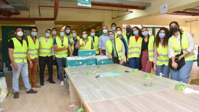 موظفو البنك العربي الإفريقي الدولي يشاركون في تعبئة كرتونة رمضان «صور»