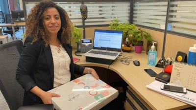 بنك تنمية الصادرات يوزع كعك العيد على موظفيه «صور»