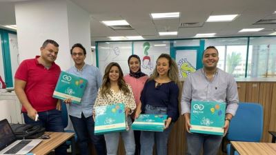 EGbank يوزع كعك العيد على موظفيه «صور»