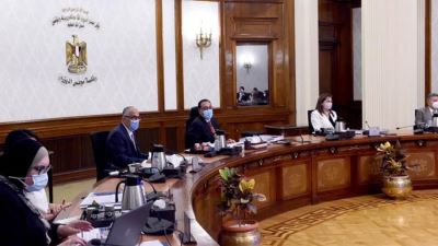 رئيس الوزراء يترأس اجتماع المجموعة الوزارية الاقتصادية بحضور محافظ المركزي