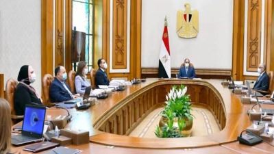 الرئيس السيسي يستعرض مع المجموعة الاقتصادية مؤشرات نجاح المرحلة الثانية لبرنامج الاصلاح الاقتصادى